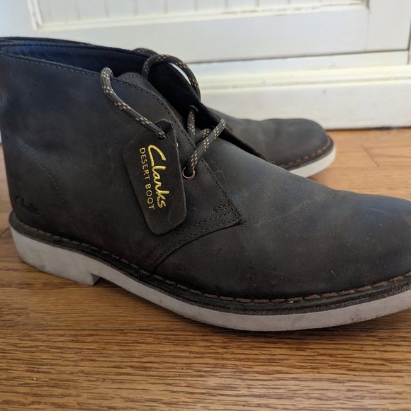 Clarks desert boot, green sz 9